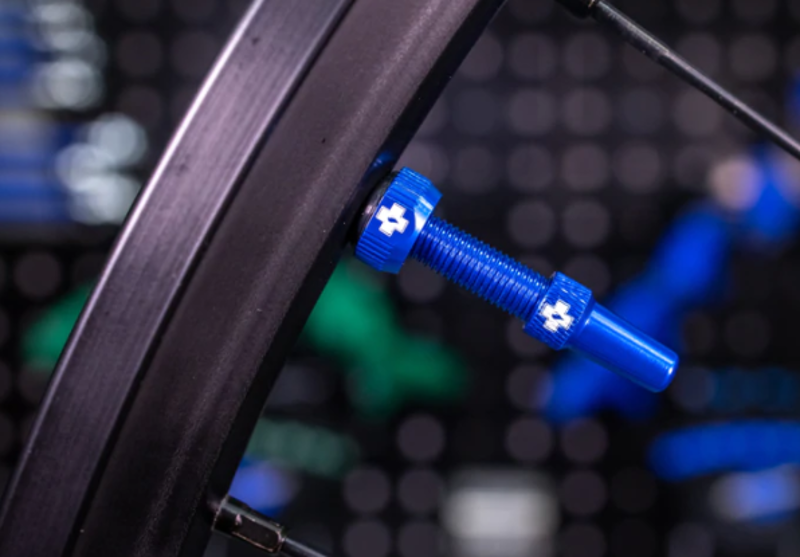 Tubeless Valves V2 44mm Green Aluminium-2